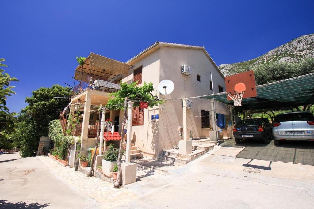 B&B Potomje - Family friendly seaside apartments Dingac - Borak, Peljesac - 18065 - Bed and Breakfast Potomje