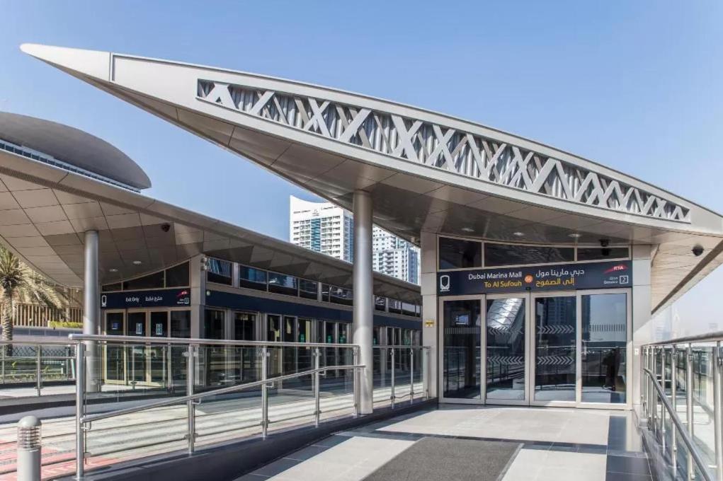 Marina Canal Views 1BR Unit Near to The Beach JBR, Bay Central West, Dubai Marina by Deluxe Holiday Homes - B&B