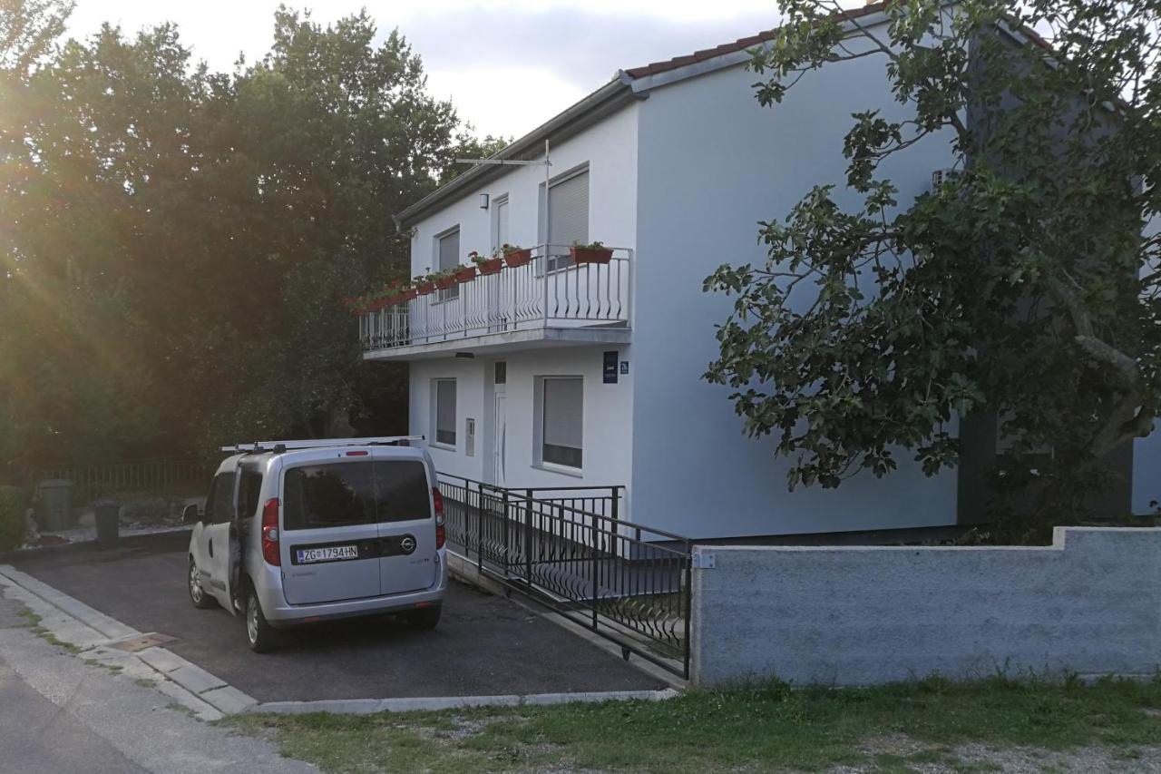 B&B Grižane - Apartments with a parking space Kamenjak, Crikvenica - 18348 - Bed and Breakfast Grižane