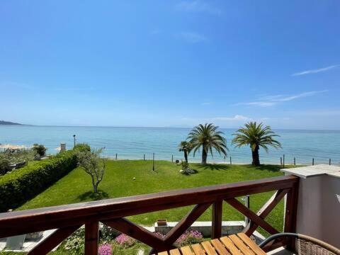 Seafront Family Apartment Ellie - B&B