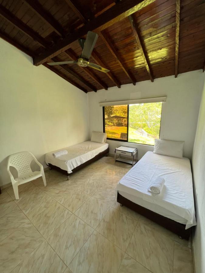 Kamer met Kingsize Bed en Uitzicht op de Bergen