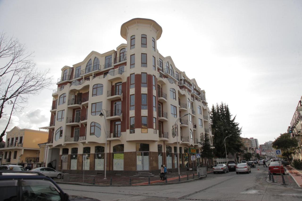 Apartment with Summer Terrace - B&B Batum