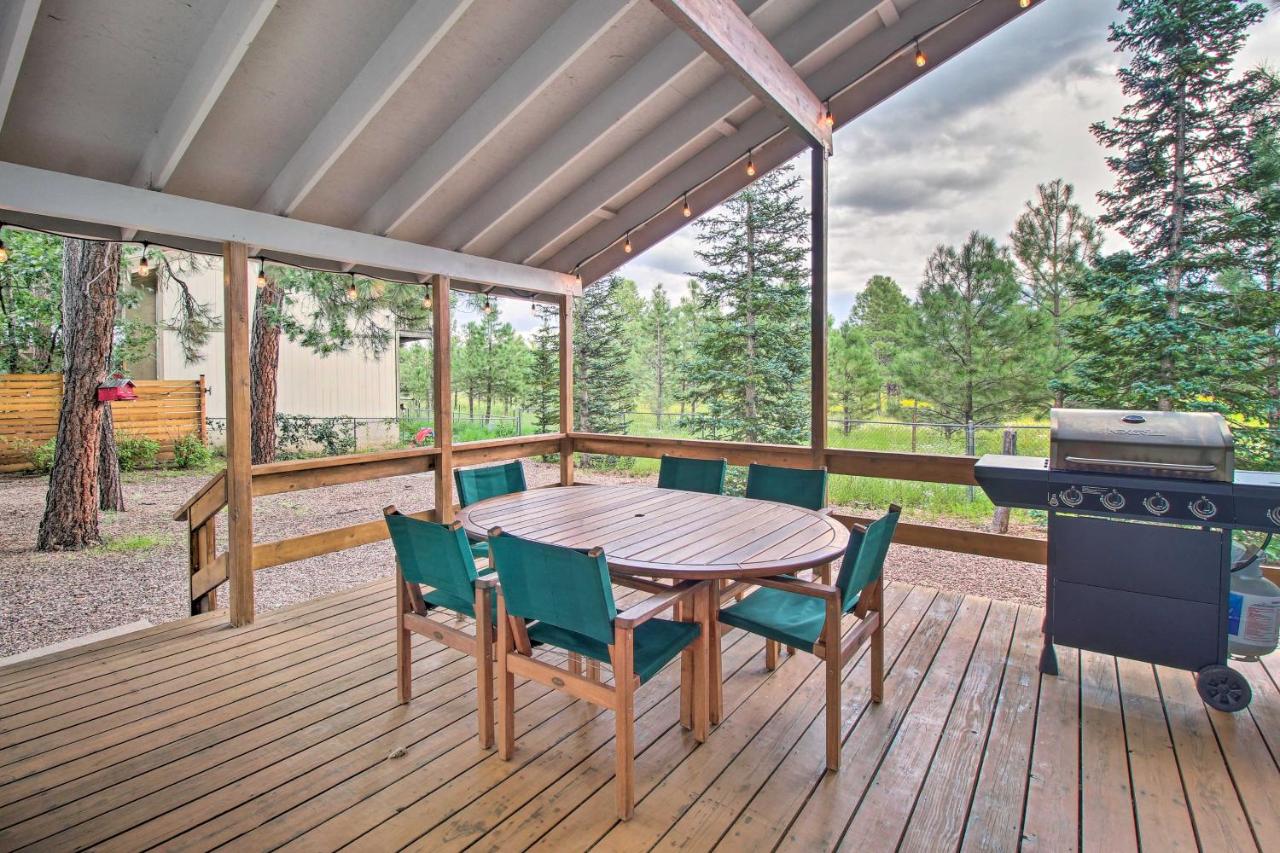 B&B Pinetop-Lakeside - Bright Pinetop Retreat with Fire Pit, BBQ and More! - Bed and Breakfast Pinetop-Lakeside