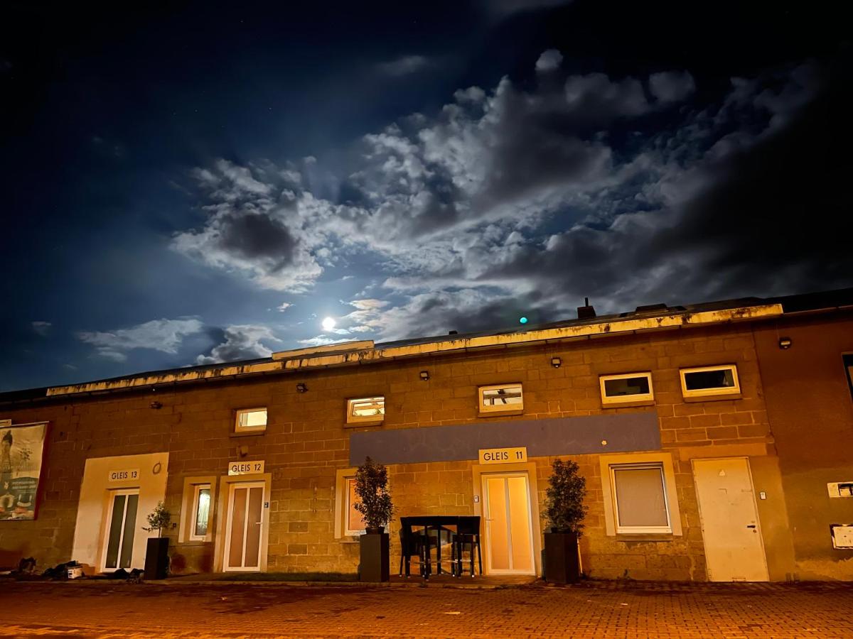Gleis 11 - kontaktloser 24-7 Check-I, Boxpringbett, W-LAN & Parkplatz kostenlos - Ferienwohnung