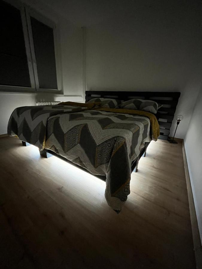 Spaní na paletách kousek od centra Hradce Králové - Ferienwohnung
