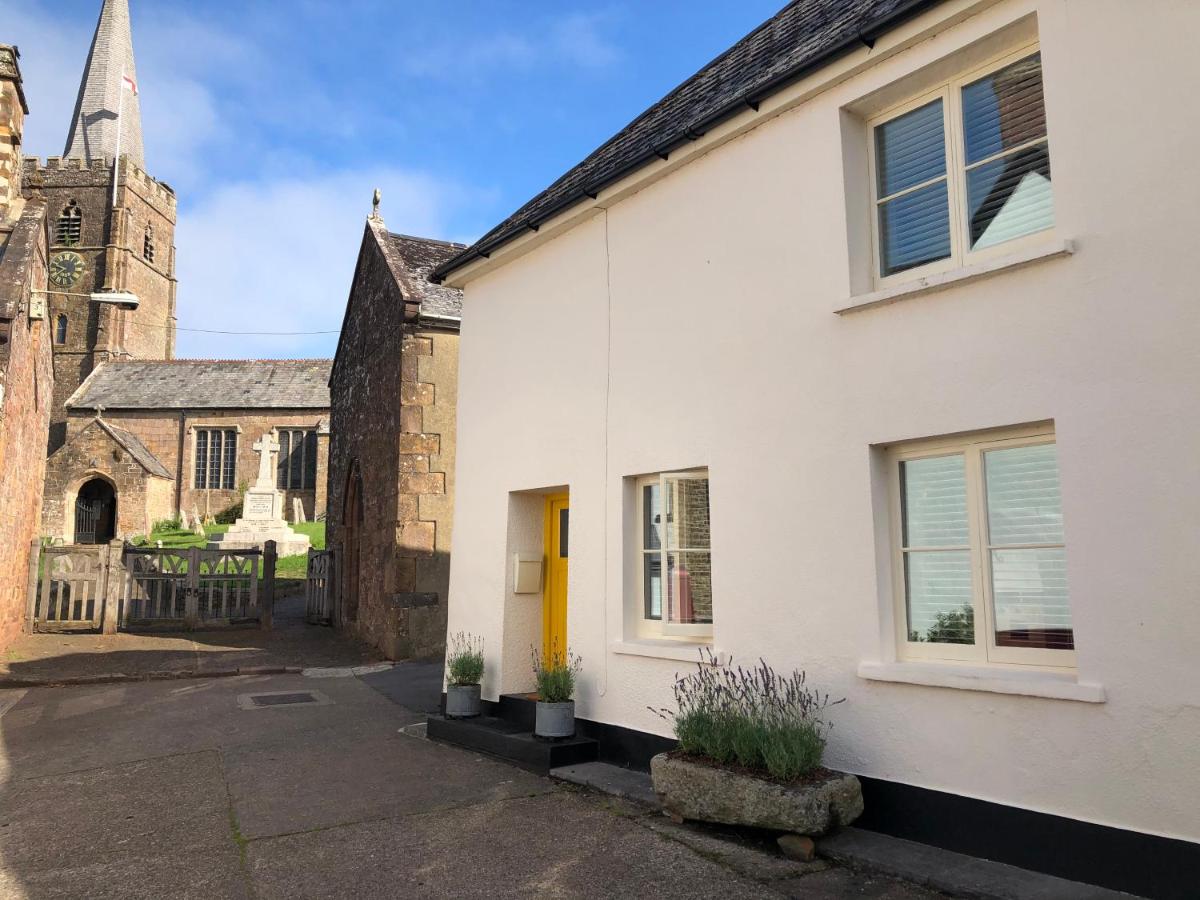 B&B Hatherleigh - Church View - c. 1750 cosy character cob cottage. - Bed and Breakfast Hatherleigh