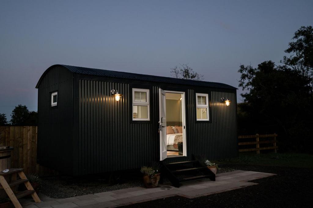Barfield Shepherds Hut - B&B Magherafelt