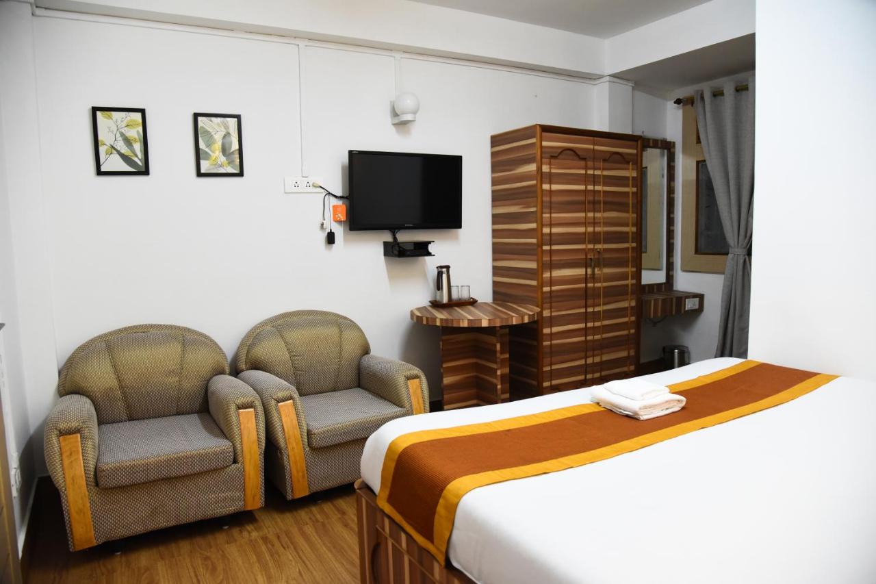 Deluxe Double Room (2 Adults + 1 Child)