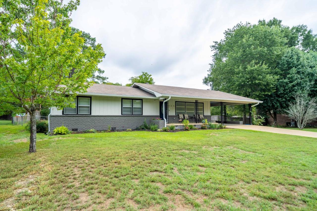 Golden Racehorse - Luxury Mid-Century Modern - B&B