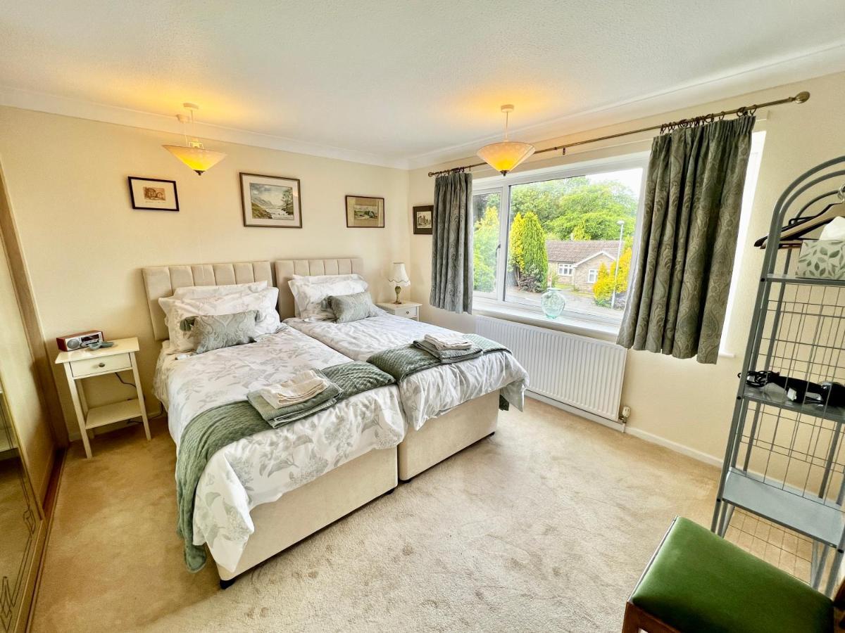 B&B Nettleham - 3 bedroom house with ample parking and garden - Bed and Breakfast Nettleham