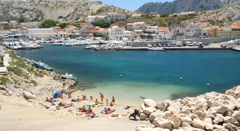 LA FLIBUSTE DES GOUDES Villa de charme, Jardin et Vue Mer au Cœur des Calanques - Chambres d'hôtes Marseille