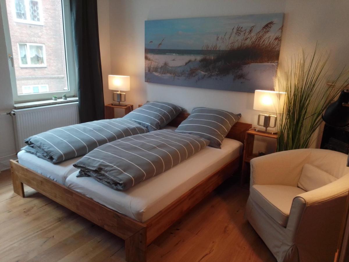 B&B Kiel - Sailing City Oak Line - Bed and Breakfast Kiel