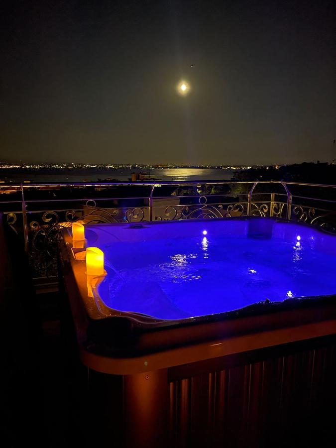B&B Bellavista Exclusive in zona centrale con piscina riscaldata e Jacuzzi vista lago - B&B