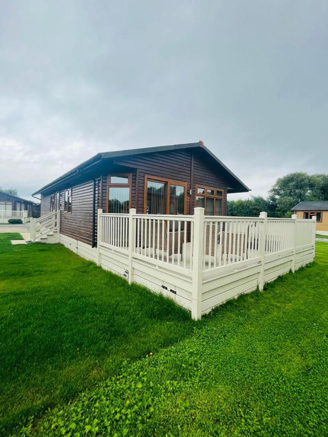 Ness Lodge with Hot Tub - B&B