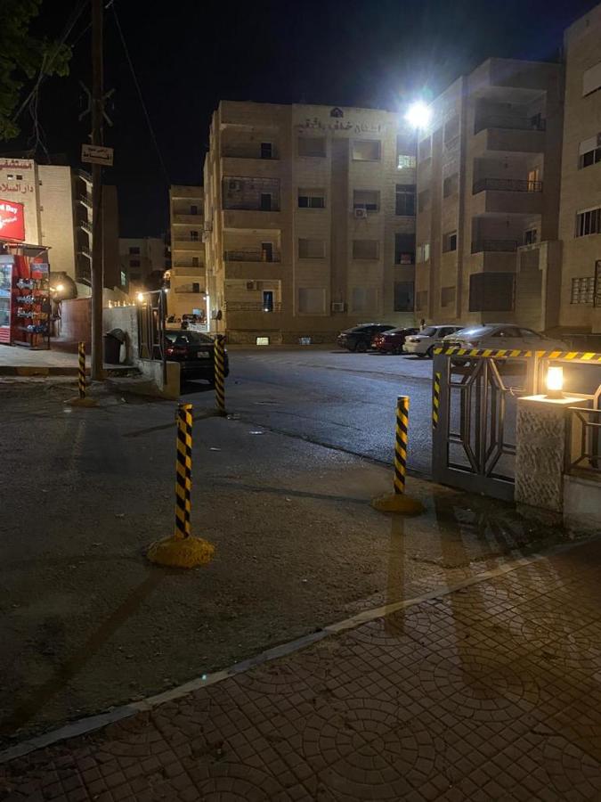 A Luxury 2 Bedroom With a perfect location in Sweifiyeh - B&B