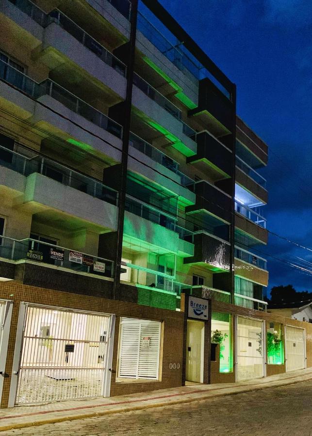 Apto com Piscina, Estacionamento e Churrasqueira em Bombas - 2 dorms 6 pessoas - 300 metros do Mar - B&B Bombinhas