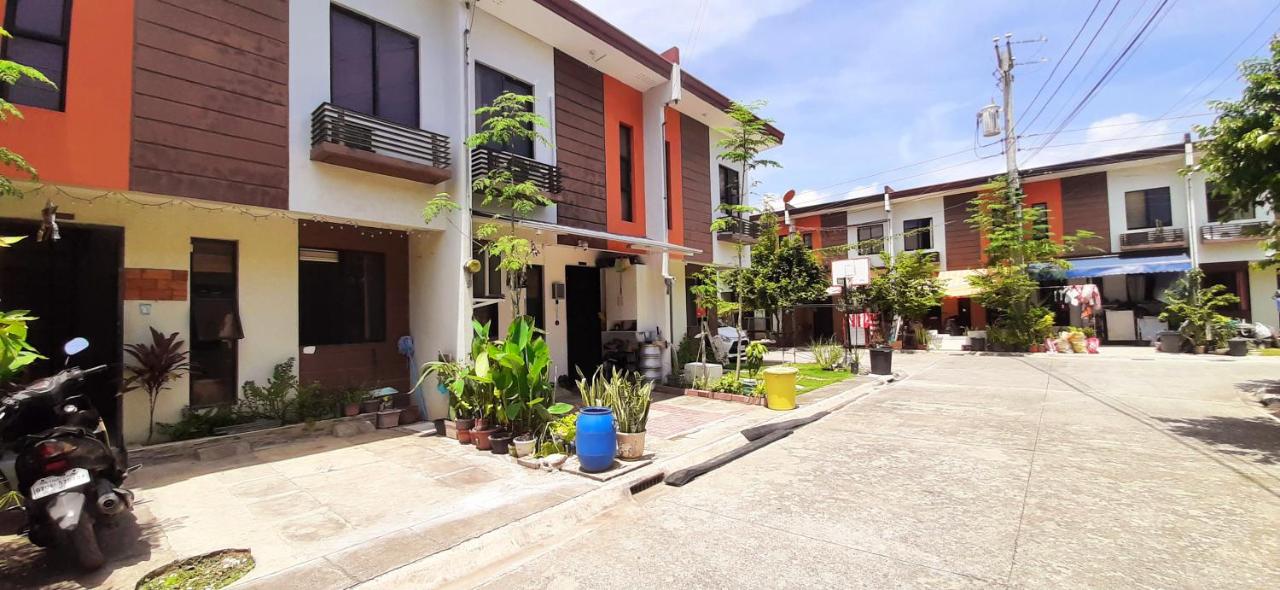 Entire 2 story-house in Navona Subdivision in lapu-lapu Mactan Cebu - B&B Babag