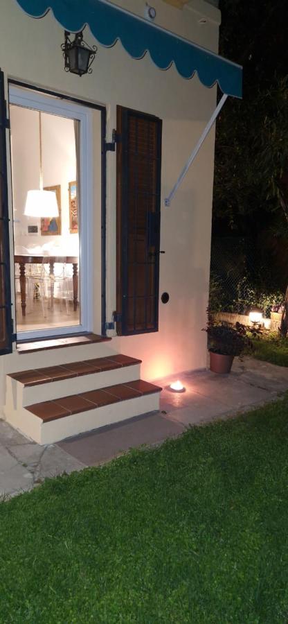 Minimal Chic House Fast Wi-Fi, Private Garden & Free Parking - B&B