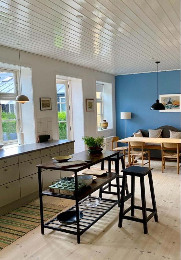 Skøn ferielejlighed i midten af Svaneke udlejes, minimum 4 dage - Ferienwohnung Svaneke