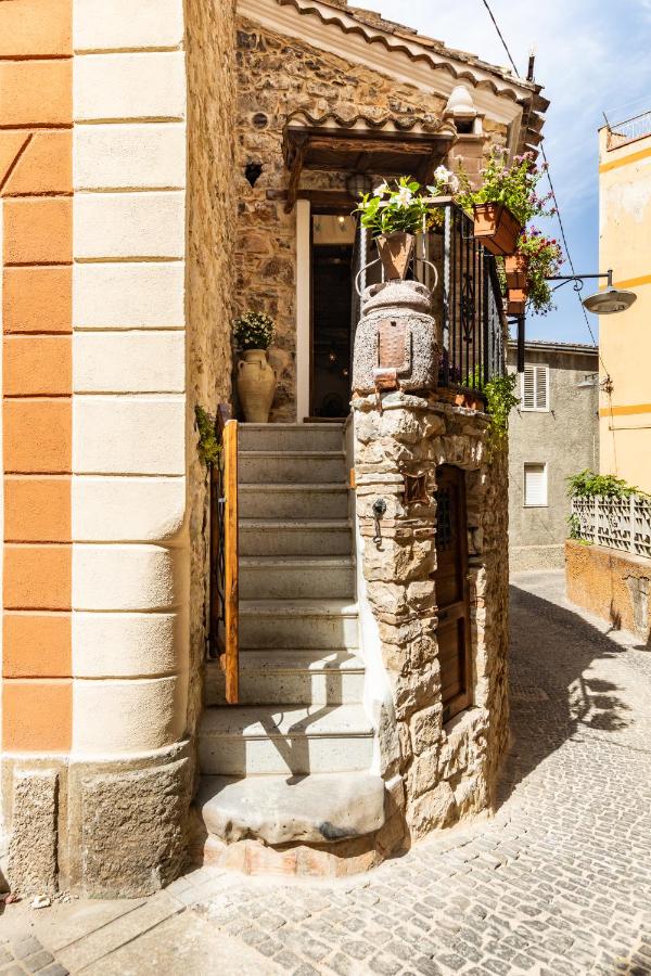 Sa dommu de su maistru 'e linna_SA MOLA_ - B&B