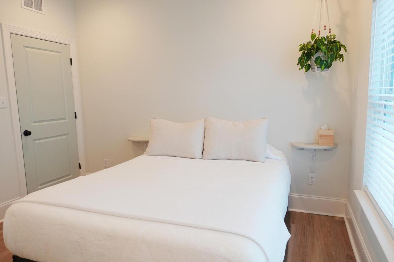 Beautiful Modern Luxury Eco Townhouse, 3b/3.5b Great Location - Chambres d’hôtes