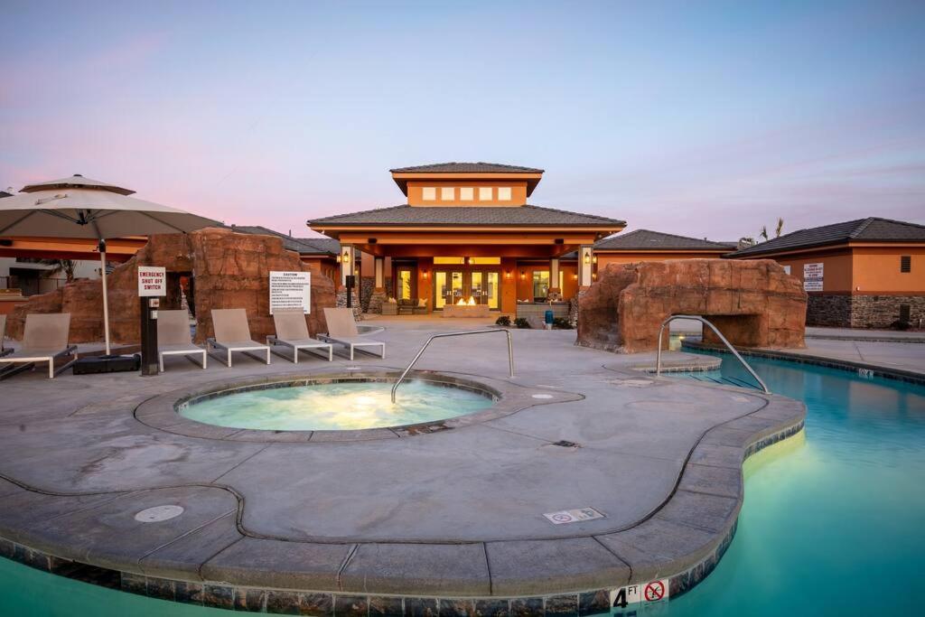 Discover Zion Mountain, Private Hot Tub-3 Bedroom - B&B
