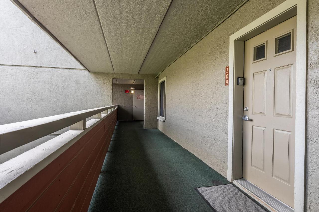 Walk to Lift Updated 2 Bedroom 2 and a Half Bathrooms 1849 Condos 209 Steps to Canyon Lodge Sleeps 6 - Bed and Breakfast