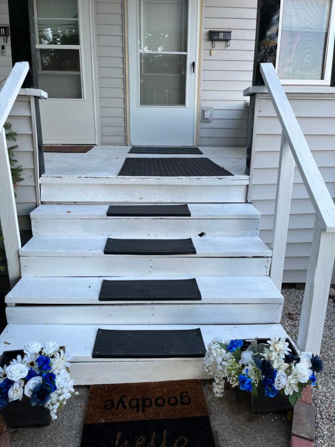Cozy 1 bed ~ Close to Soaring Eagle and Downtown - B&B