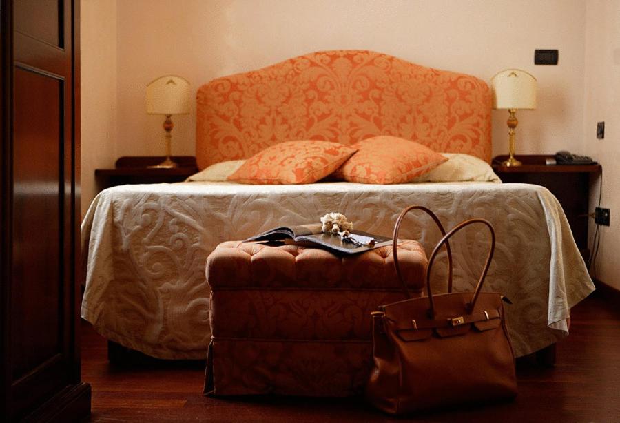 Doppel- oder Zweibettzimmer