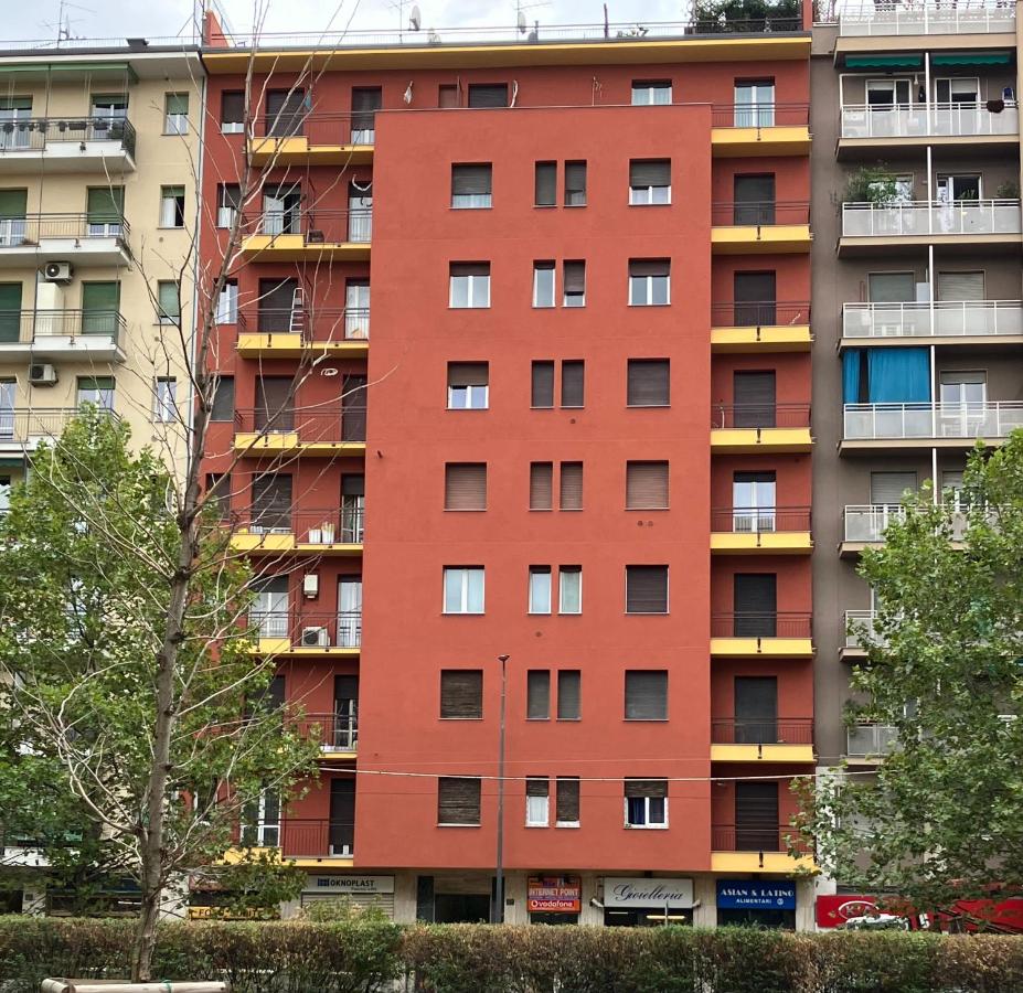 Splendido Bilocale adiacente metro M5 - Ca Granda - B&B