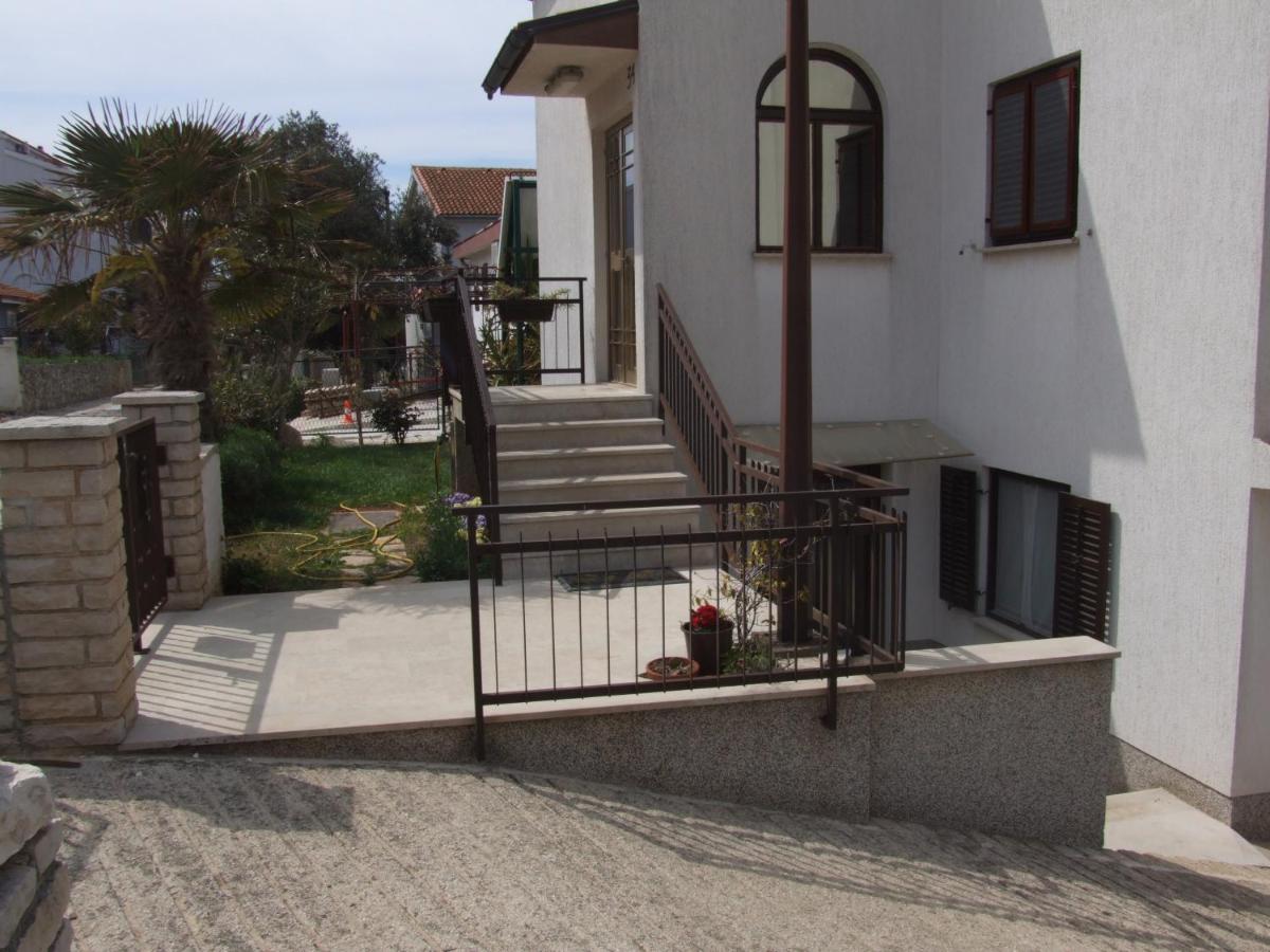 Apartments Ida, 100 m from the beach - Chambres d’hôtes Pjescana uvala