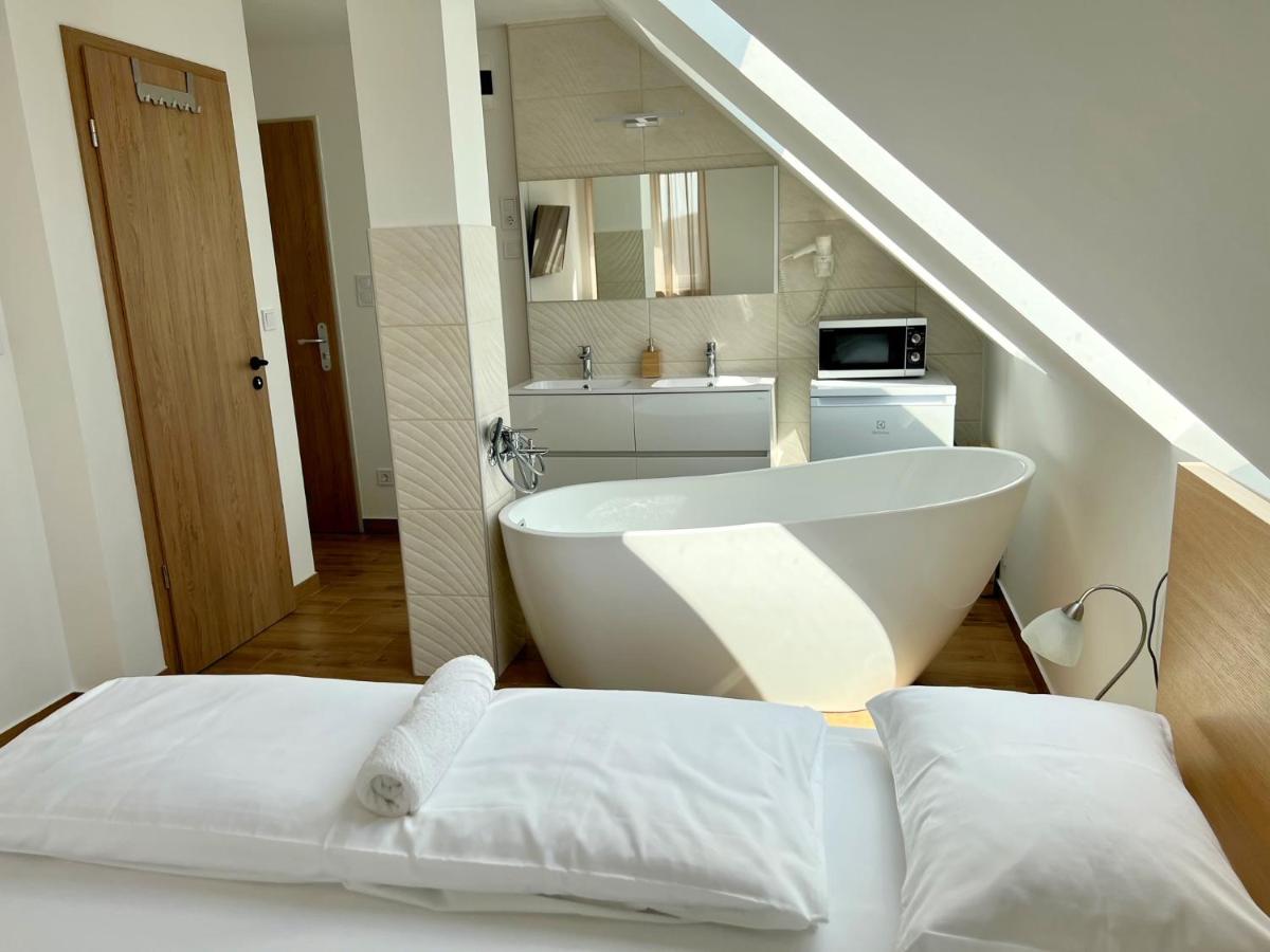 Deluxe Double Room with Bath