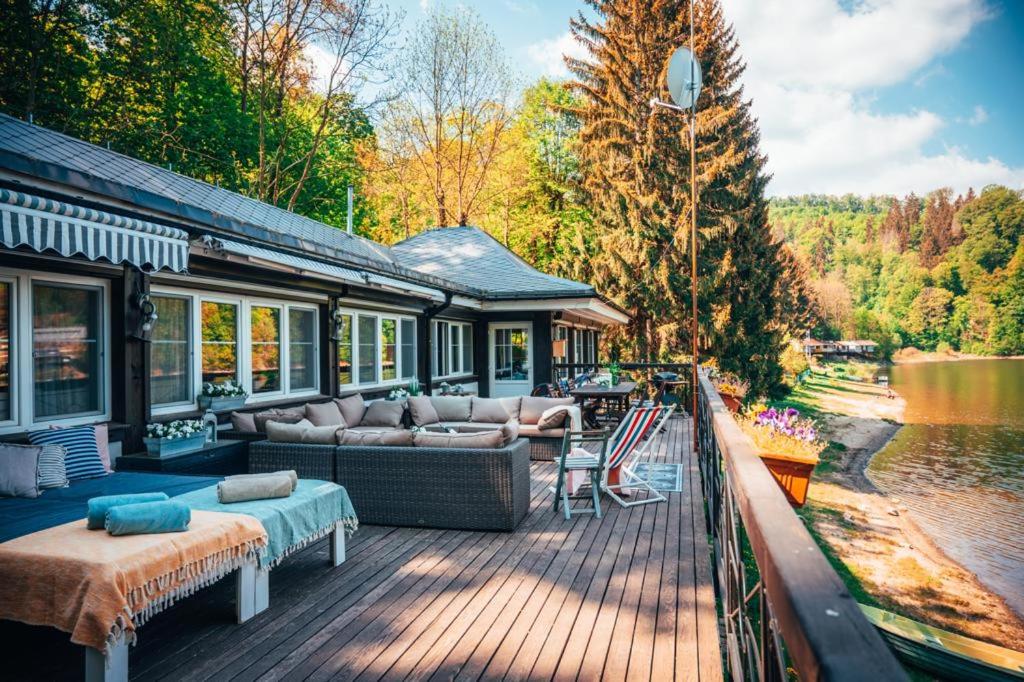Słoneczny dom nad Jeziorem Bystrzyckim - B&B