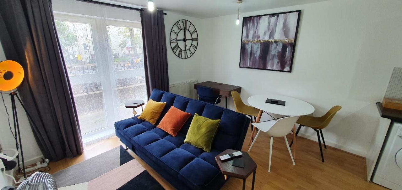 B&B London - Garland Modern Central City Apartment London - Bed and Breakfast London