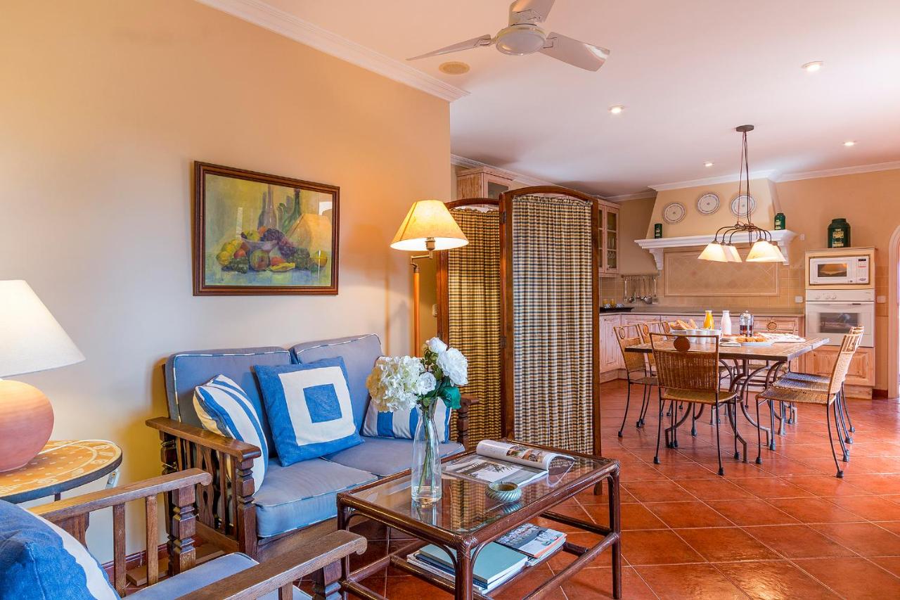 Townhouse with pool and mountain views, just 5 min - B&B