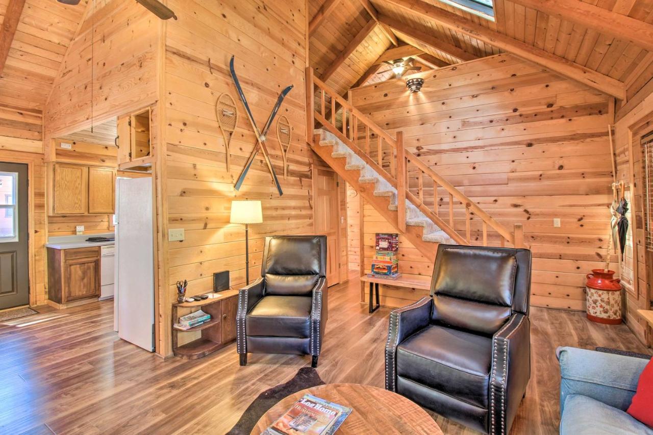 B&B Pinetop-Lakeside - Relax and Play in the Pines Cabin with Deck! - Bed and Breakfast Pinetop-Lakeside