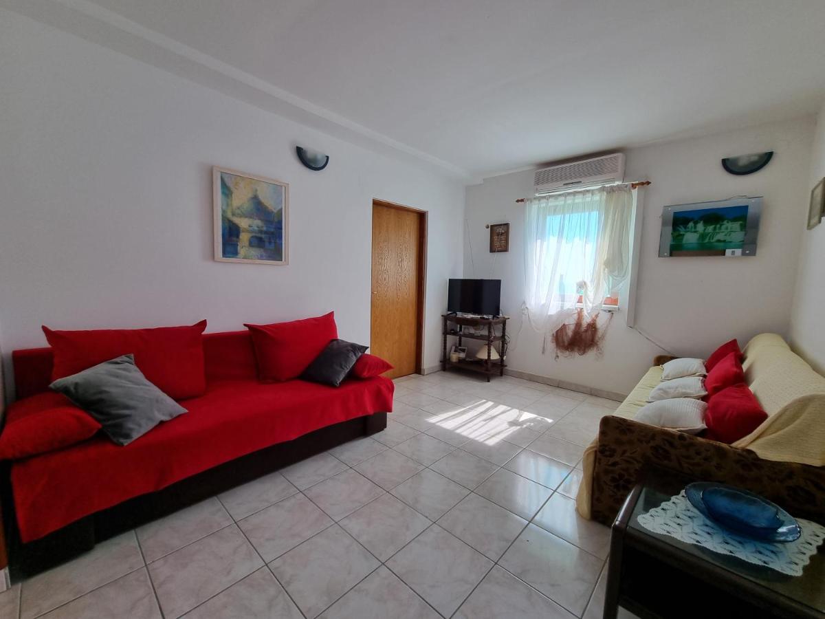 Apartment Julie - B&B Novalja