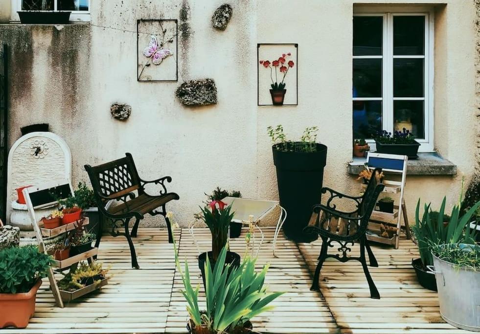 L'Apparte'Zen - Champagne - 35 min Disney - Paris - Quiet family room with bathtub and dining - lounge area - secure parking - 5 people and 1 baby - duplex at homestay with independent entrance on 1rst floor - B&B