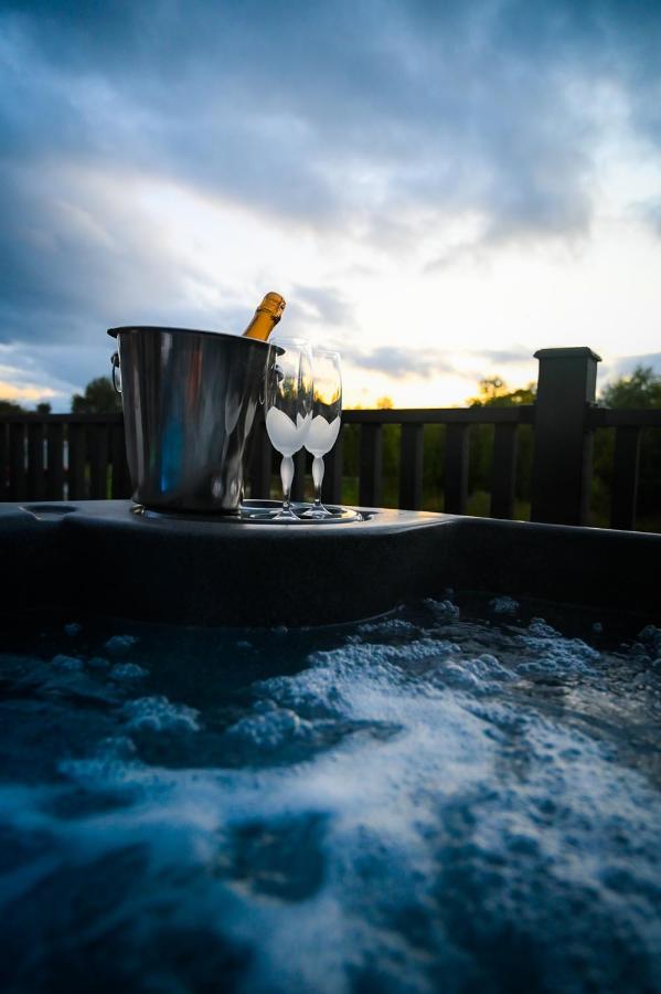 Newmore Highland Pods with Hot Tubs on NC500 - B&B