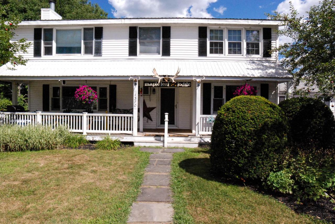 Maple Leaf Lodge - B&B