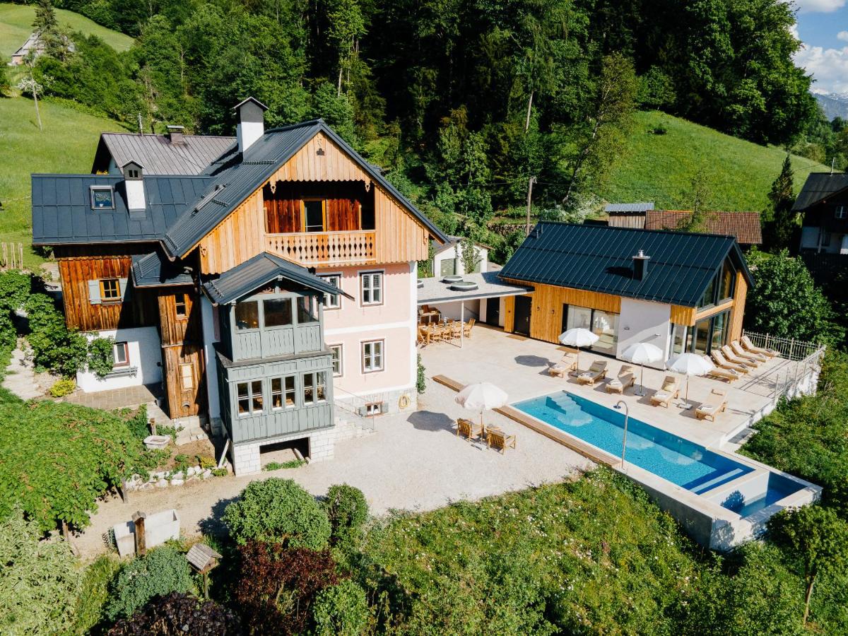 Villa Flora - a scene for all seasons - B&B Bad Goisern