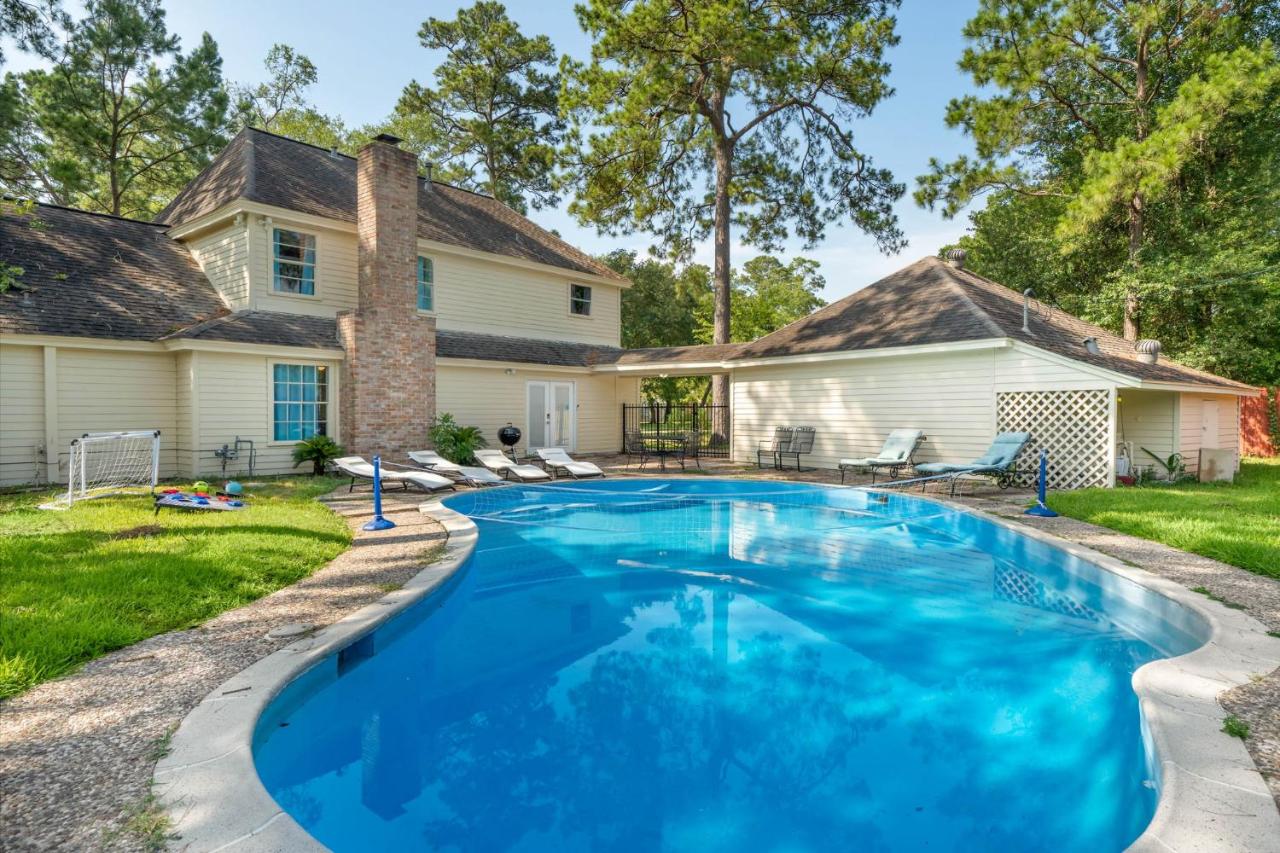 B&B Houston - Pool Oasis Games Wifi Bbq Yard Sleep 16 - Bed and Breakfast Houston