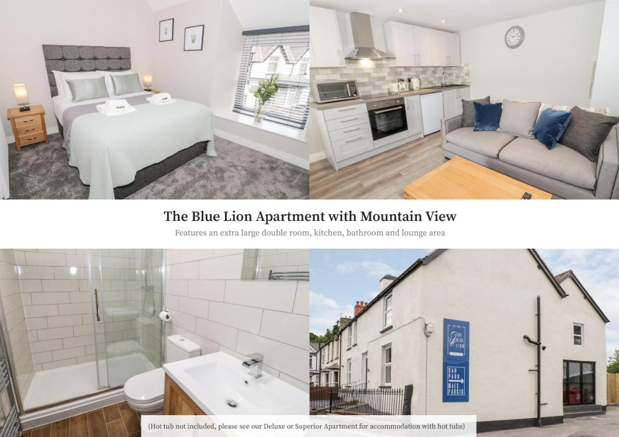 Apartment with Mountain View