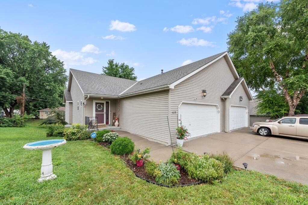 Beautiful Townhome, 11 minutes to Downtown, KCMO. - B&B
