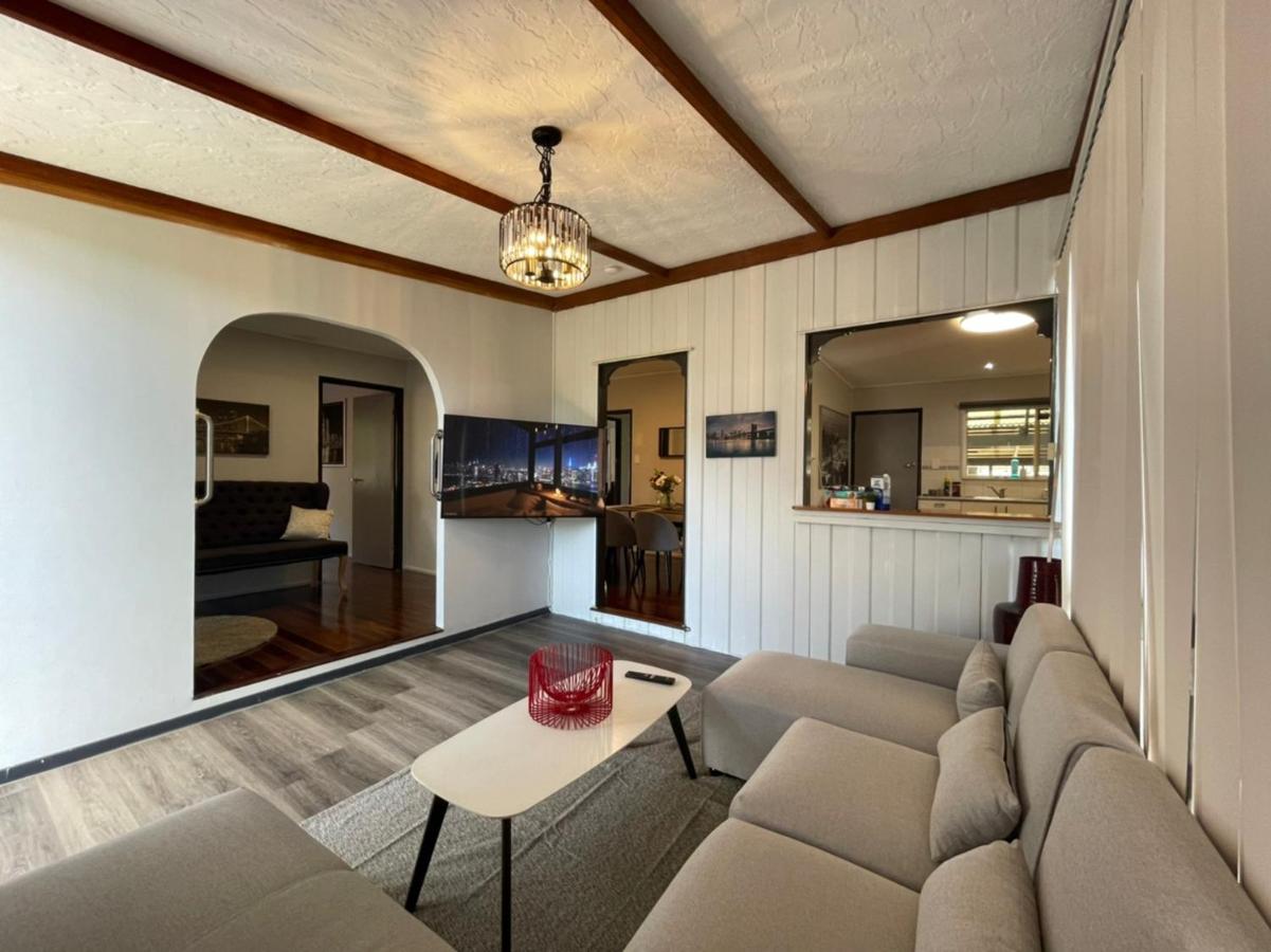 Cozy 3 bedroom and office space in center of Kallangur - B&B