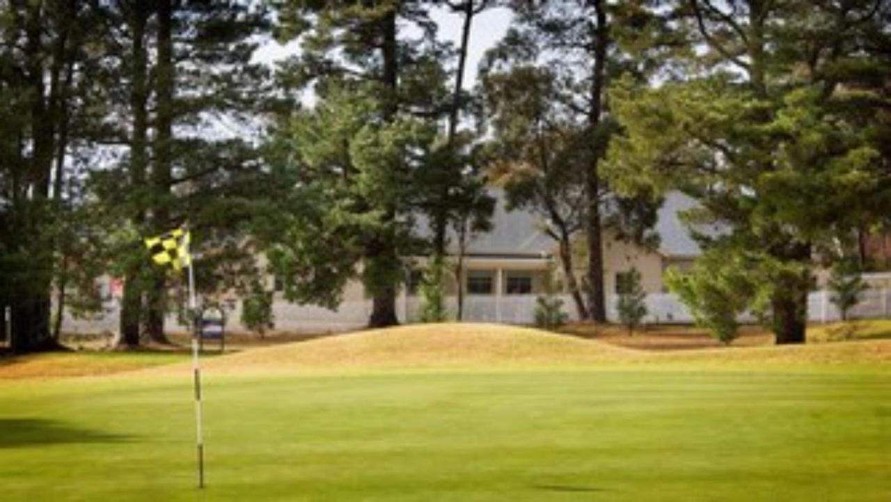 B&B Wentworth Falls - Stableford House on the Golf Course - Bed and Breakfast Wentworth Falls