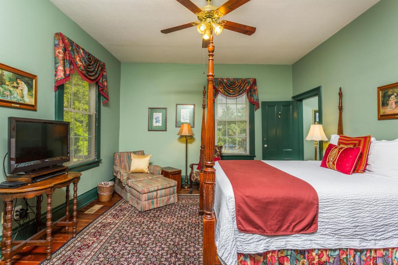 Queen Room - Room 200