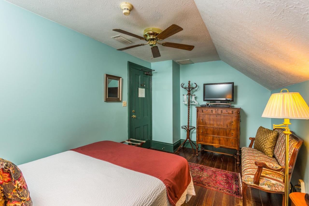 Queen Room - Room 304
