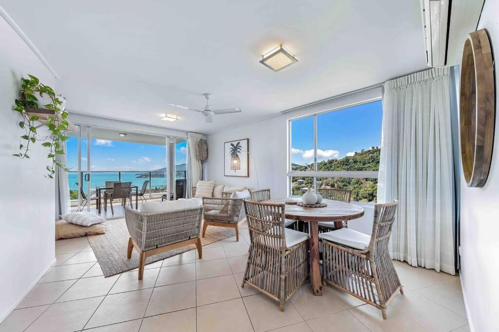 B&B Airlie Beach - Three B Airlie 2 bedroom unit Seaviews & Pool - Bed and Breakfast Airlie Beach