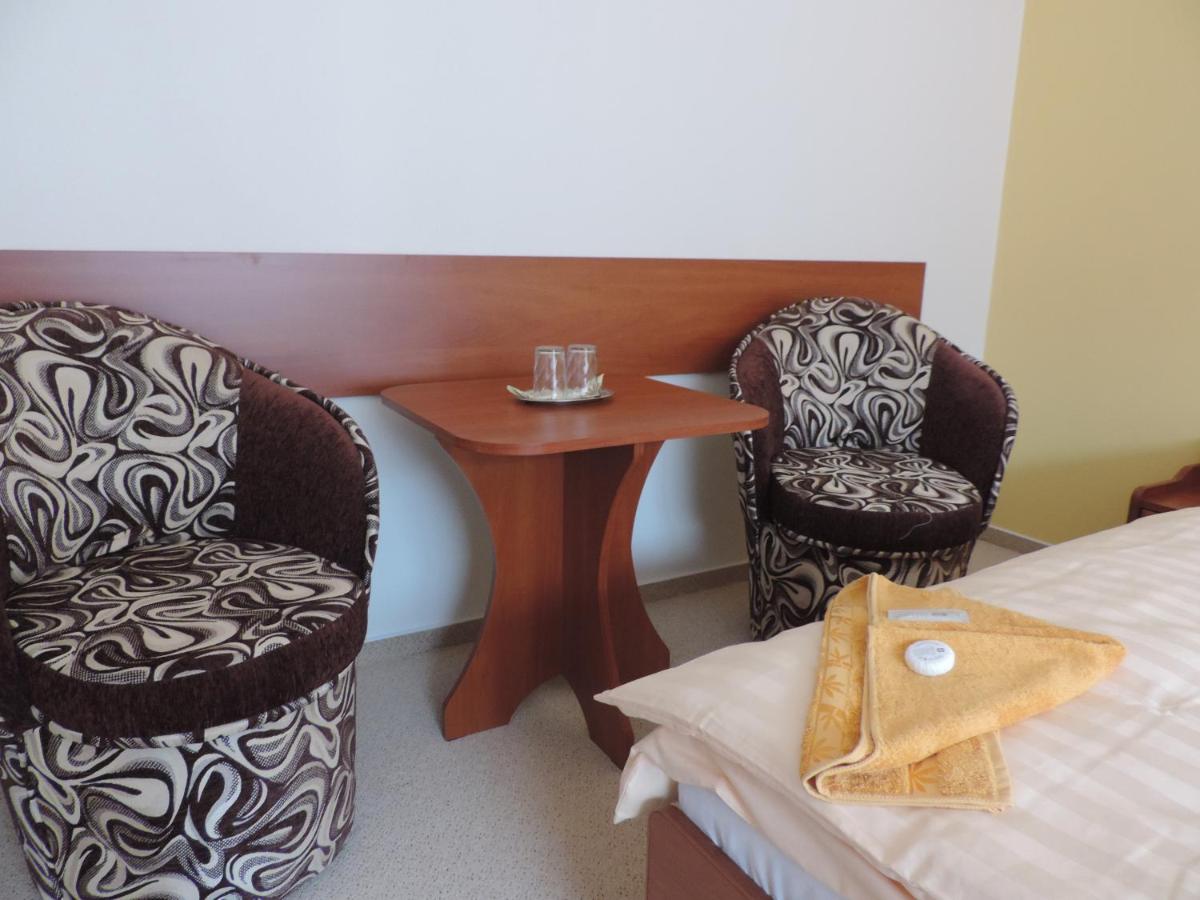 Chambre Double avec Lit d'Appoint (3 Adultes)